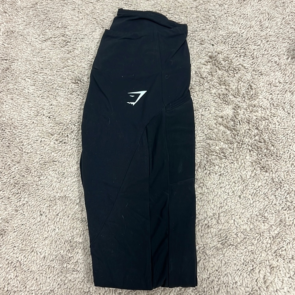 Black gym-shark leggings